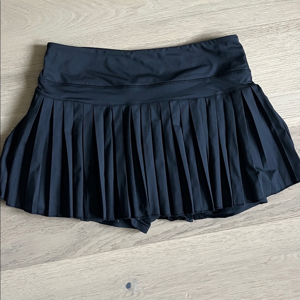 GoldHinge Black Pleated Active Mini Skirt - Picture 2 of 6